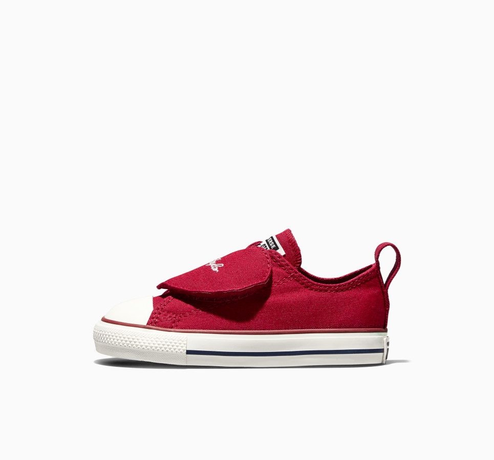 Chuck Taylor All Star One Strap Hearts
