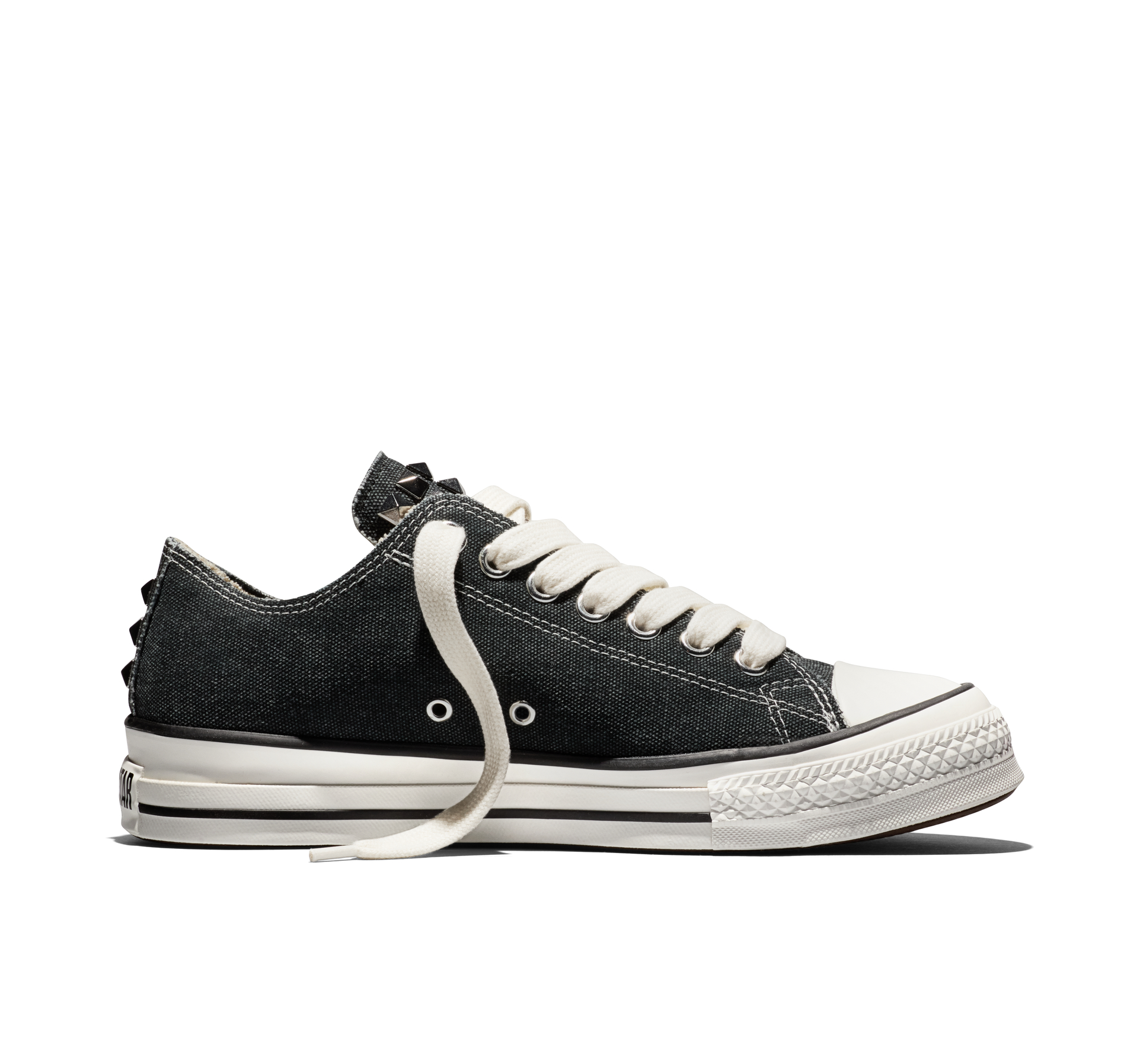 Chuck Taylor Throwback Distressed Studs