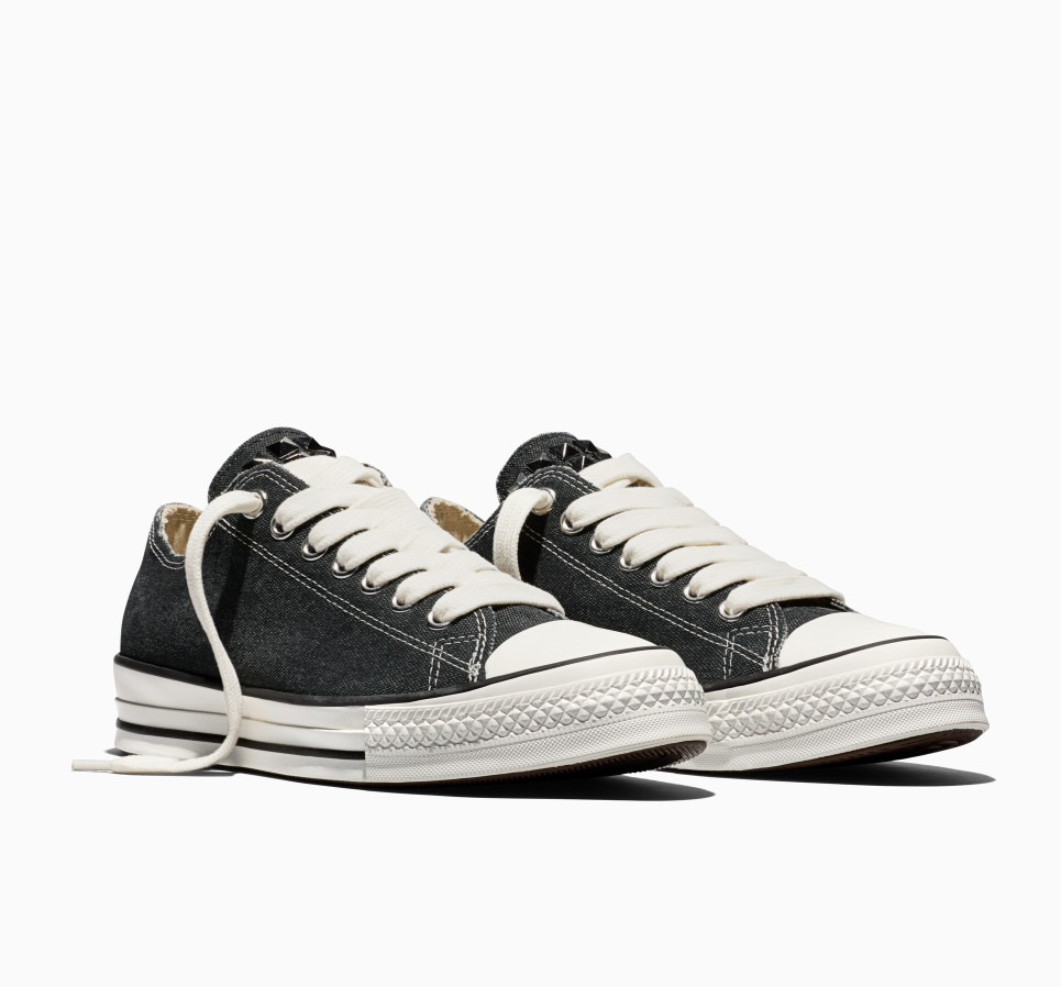 Chuck Taylor Throwback Distressed Studs